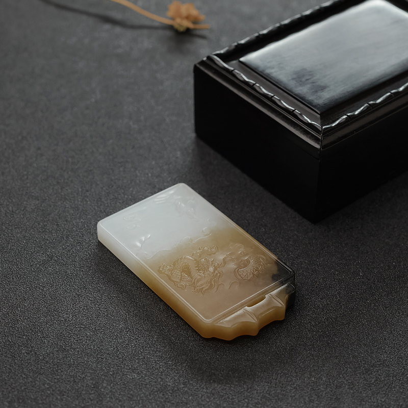 山料俏色和田玉吊坠-红掌柜