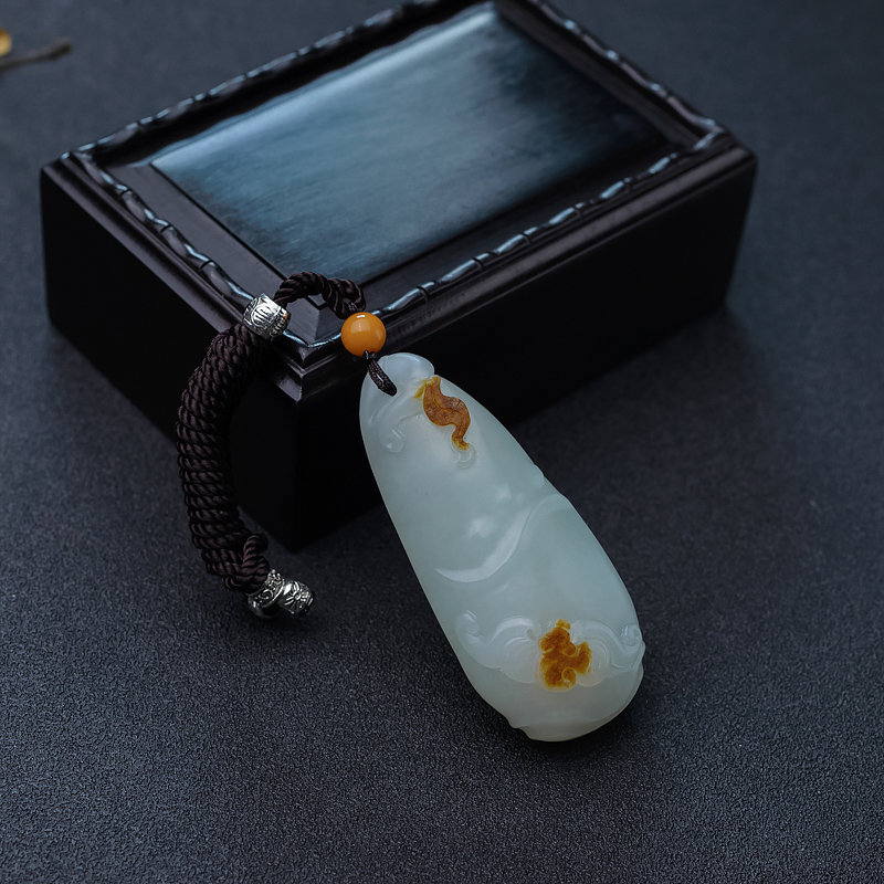 天然俏色和田玉竹节吊坠-红掌柜