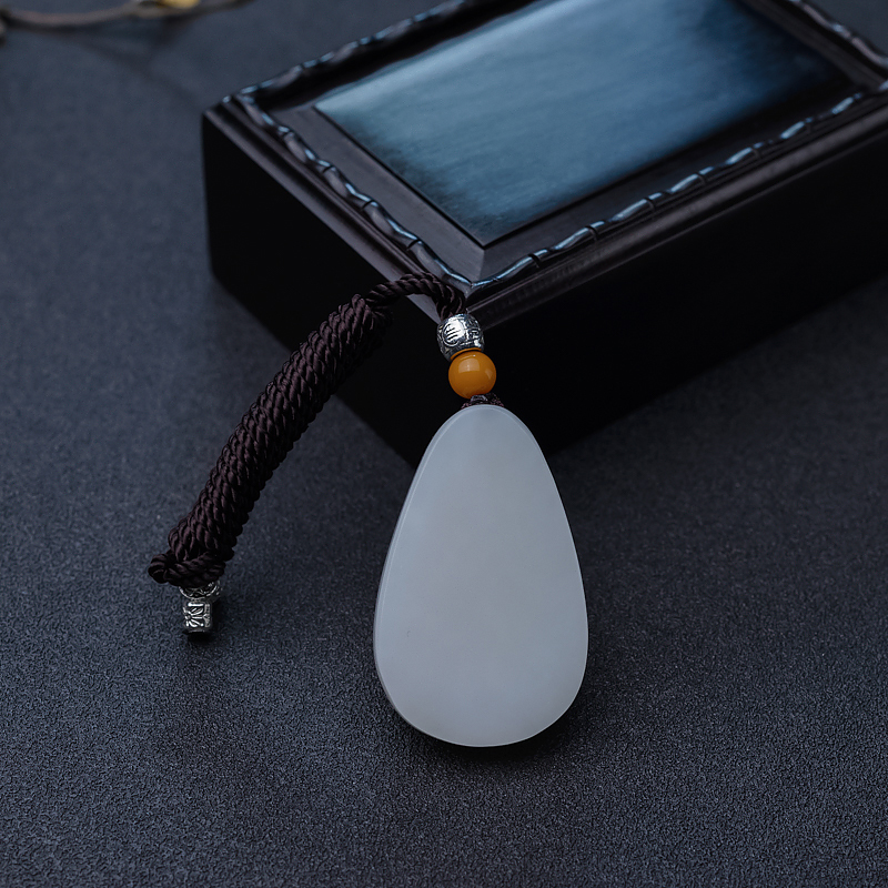 天然山料和田玉蝶恋花吊坠-红掌柜