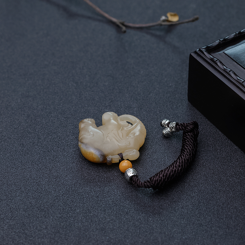 俏色和田玉如意吉祥吊坠-红掌柜