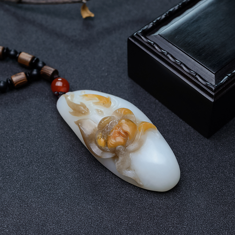 山料俏色和田玉连年有余-红掌柜