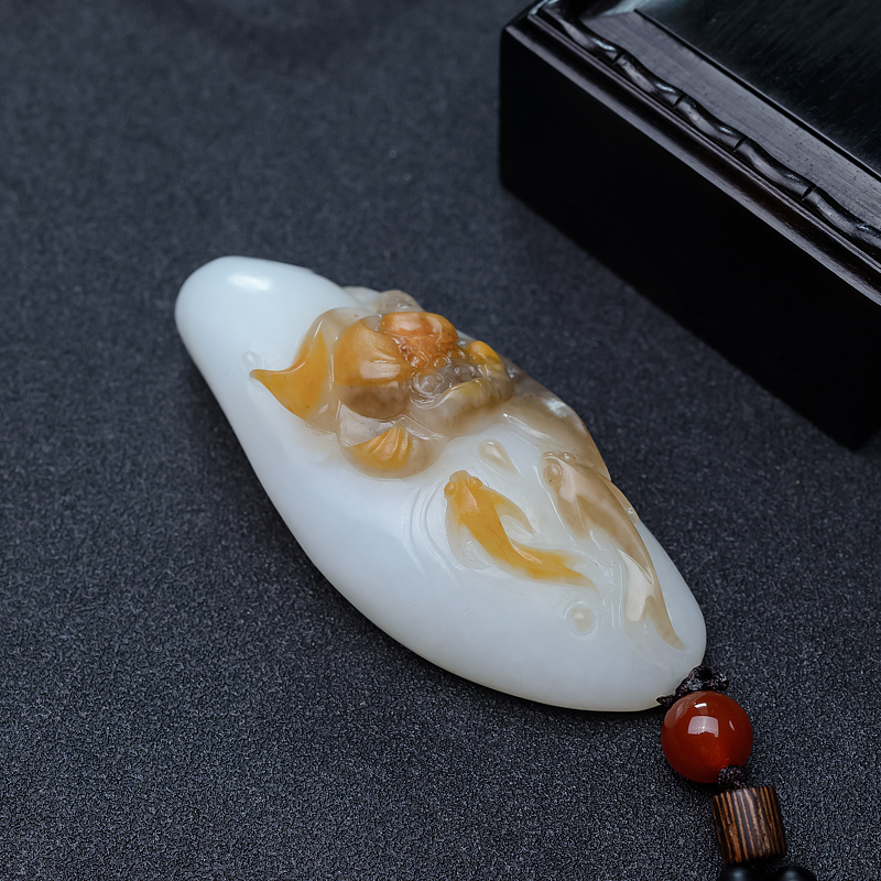 山料俏色和田玉手把件-红掌柜