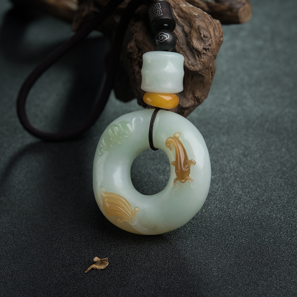 山料和田连年有余手把件-红掌柜