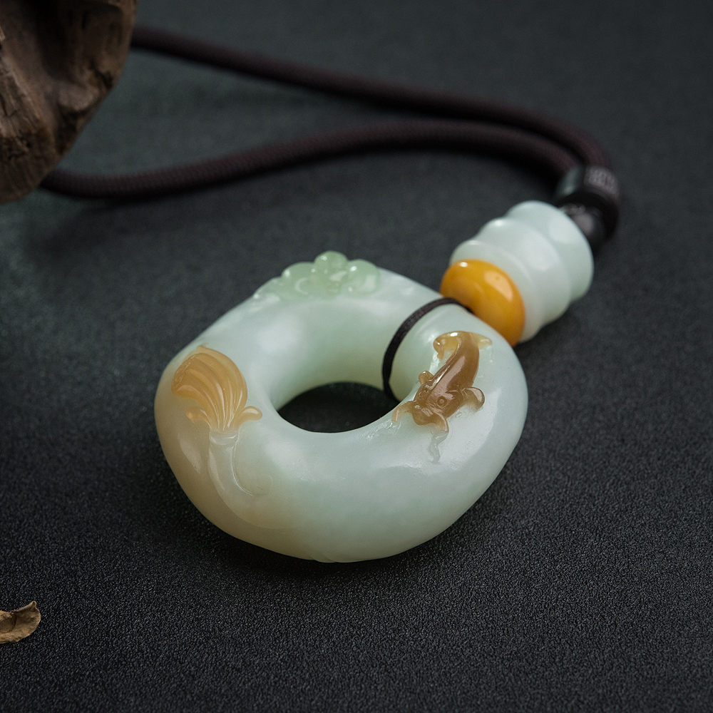 俄罗斯和田连年有余手把件-红掌柜