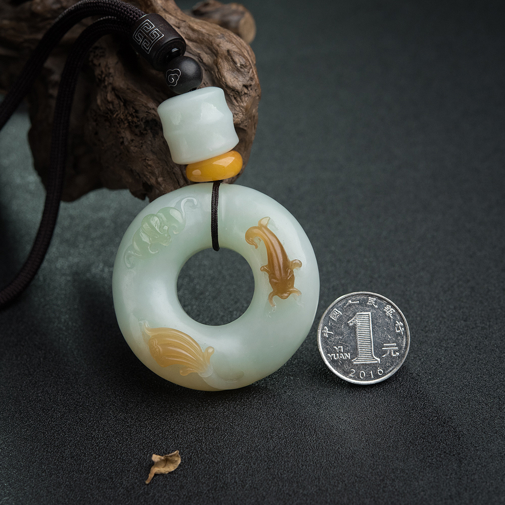 天然和田连年有余手把件-红掌柜