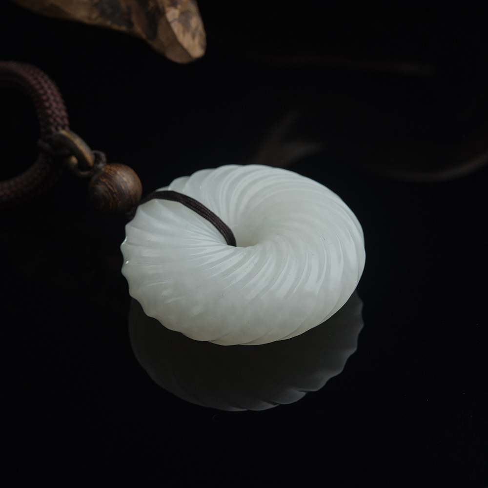 俄罗斯山料和田白玉平安扣手把件-红掌柜