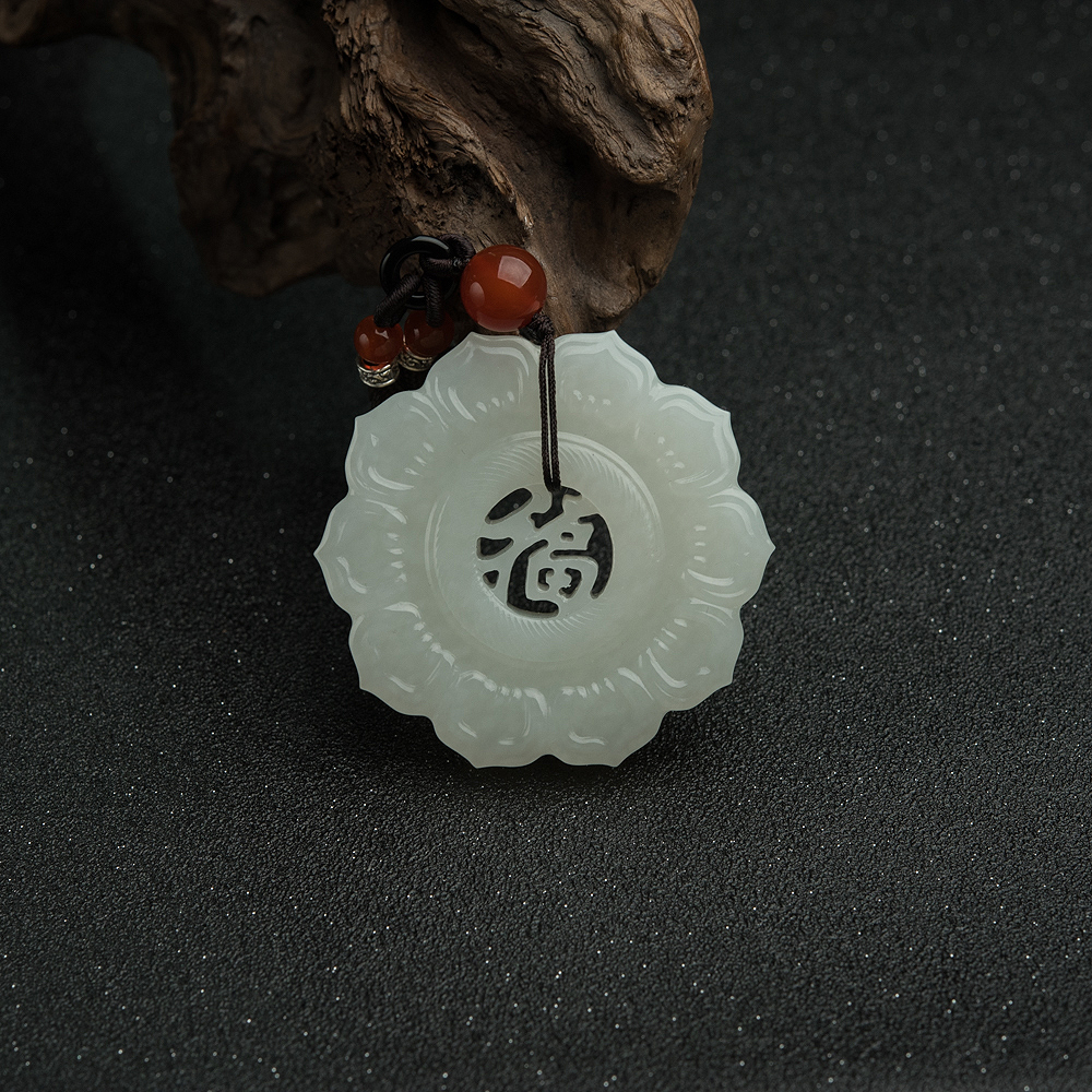 山料和田白玉镂空莲花牌吊坠-红掌柜