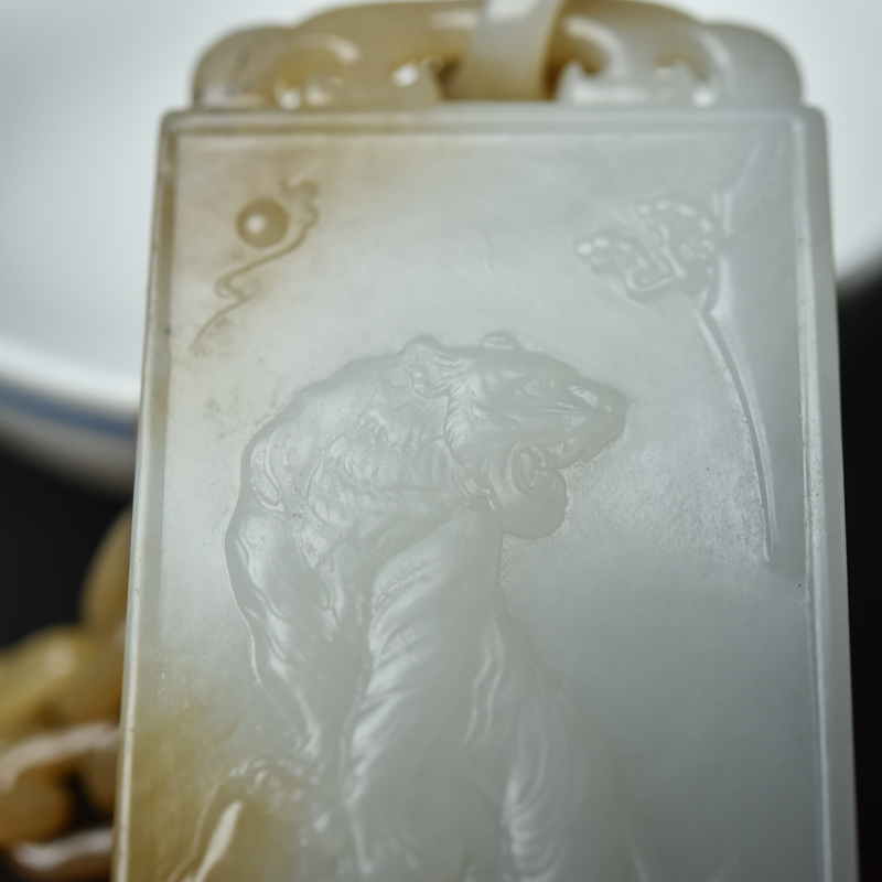 天然山料俏色和田玉猛虎项链-红掌柜