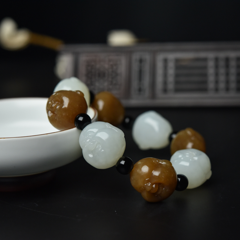 山料俏色和田玉单圈手串-红掌柜