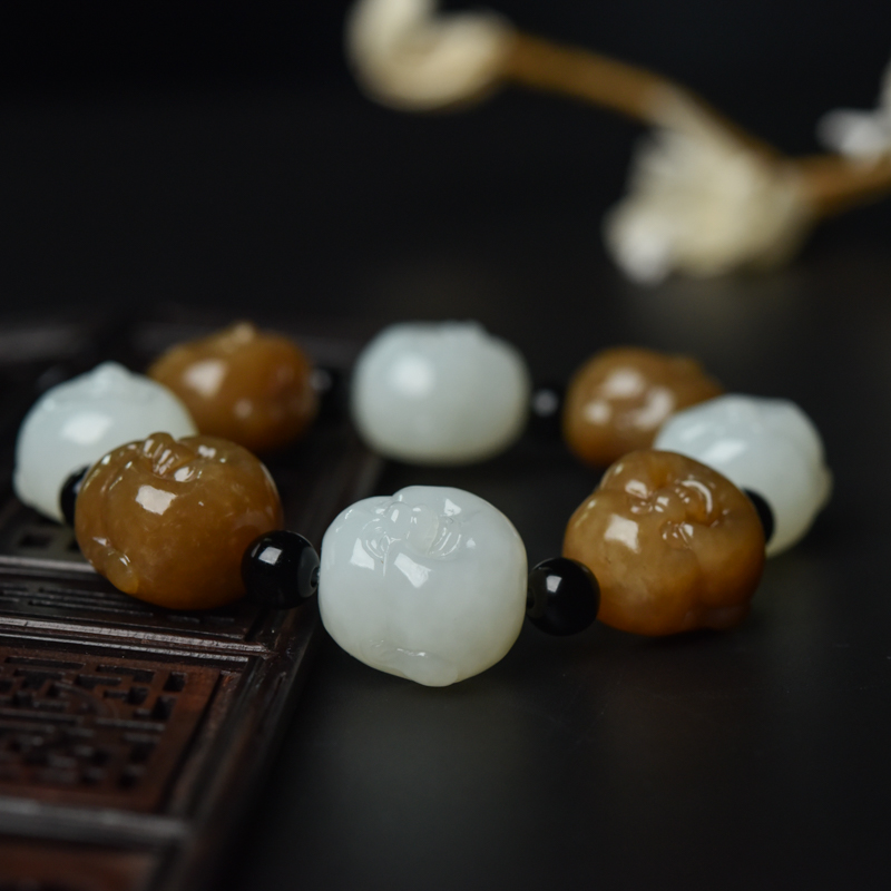 天然山料俏色和田玉佛头单圈手串-红掌柜