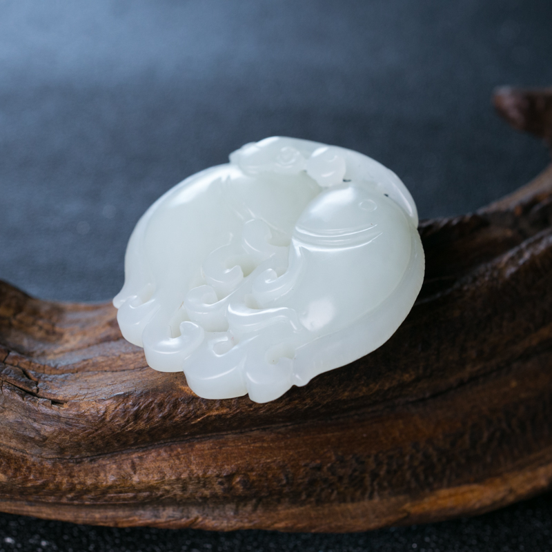 天然和田玉镂雕双鱼吊坠-红掌柜