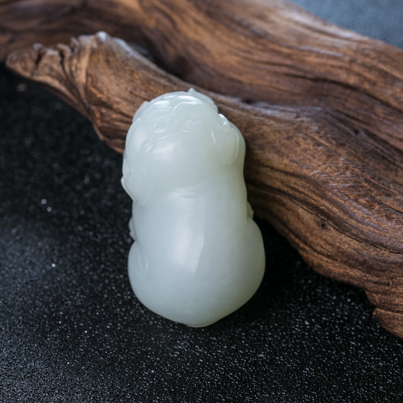 和田玉招财猪吊坠-红掌柜