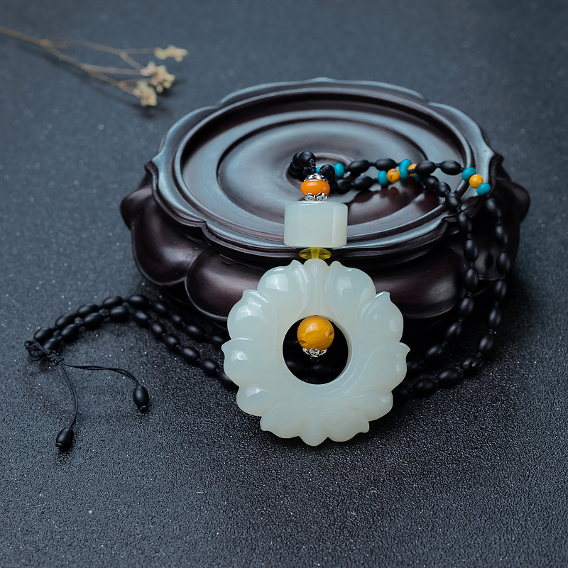 山料和田白玉莲花扣吊坠-红掌柜