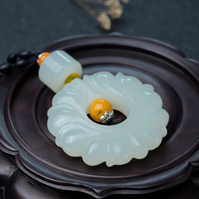 和田白玉吊坠-红掌柜