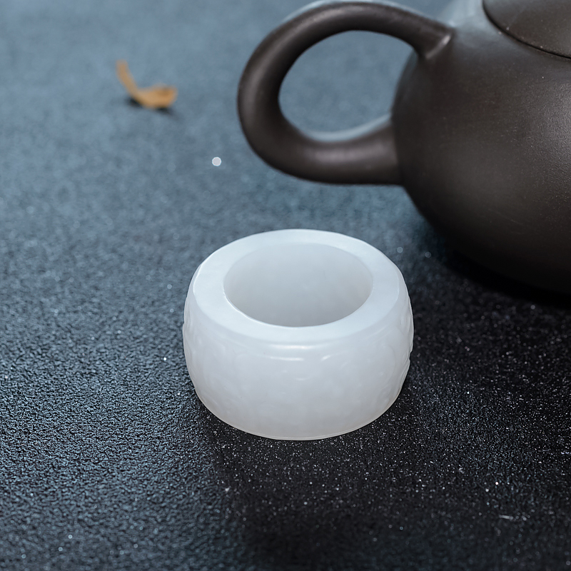 天然和田玉雕花戒指-红掌柜