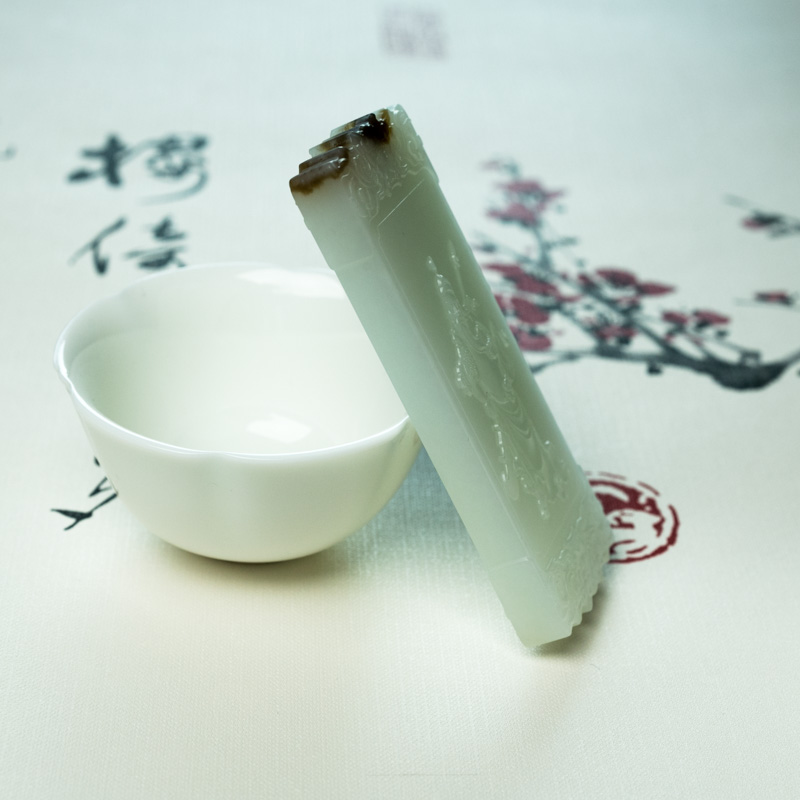 天然俏色和田玉关公吊坠-红掌柜