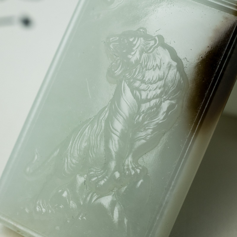 天然山料俏色和田玉吊坠-红掌柜