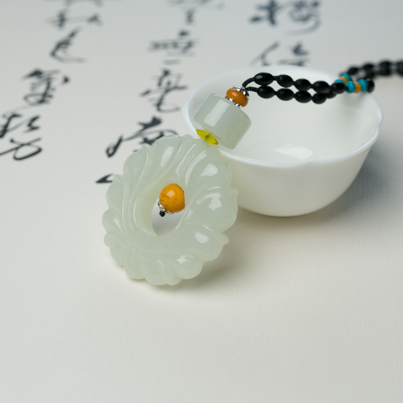 山料和田白玉莲花扣吊坠-红掌柜