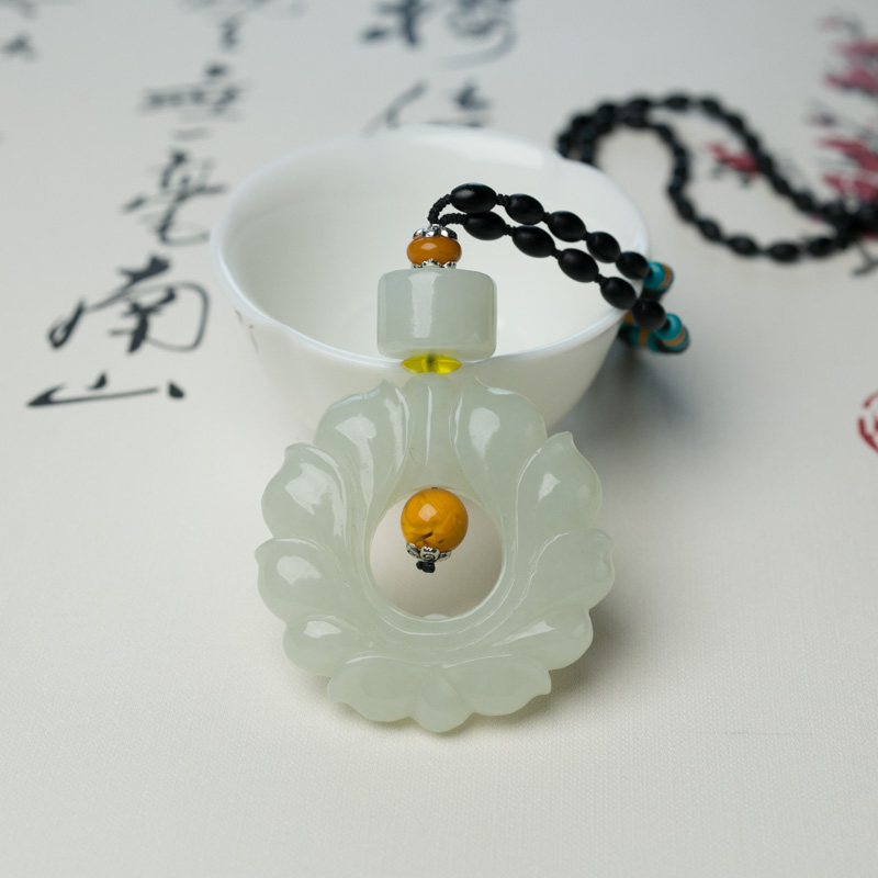 天然山料和田玉莲花扣吊坠-红掌柜