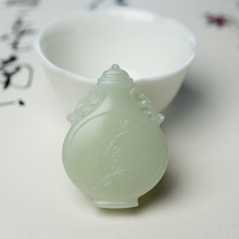 天然山料和田白玉花瓶吊坠-红掌柜