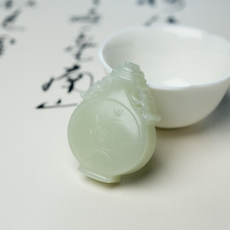 山料和田白玉花瓶吊坠-红掌柜
