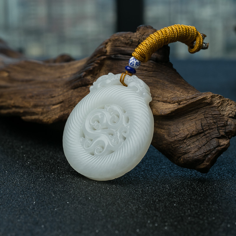 和田白玉镂雕龙牌吊坠-红掌柜