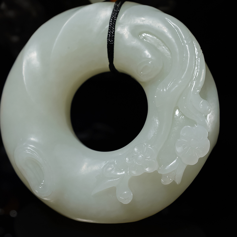 天然和田青白玉梅花扣手把件-红掌柜