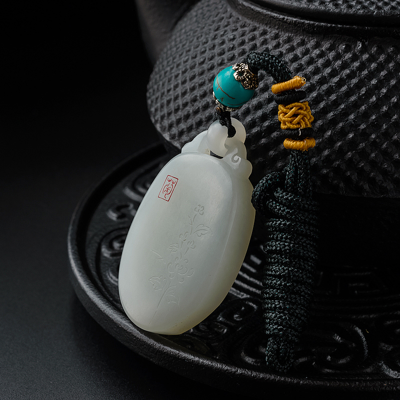 和田白玉菊花吊坠-红掌柜