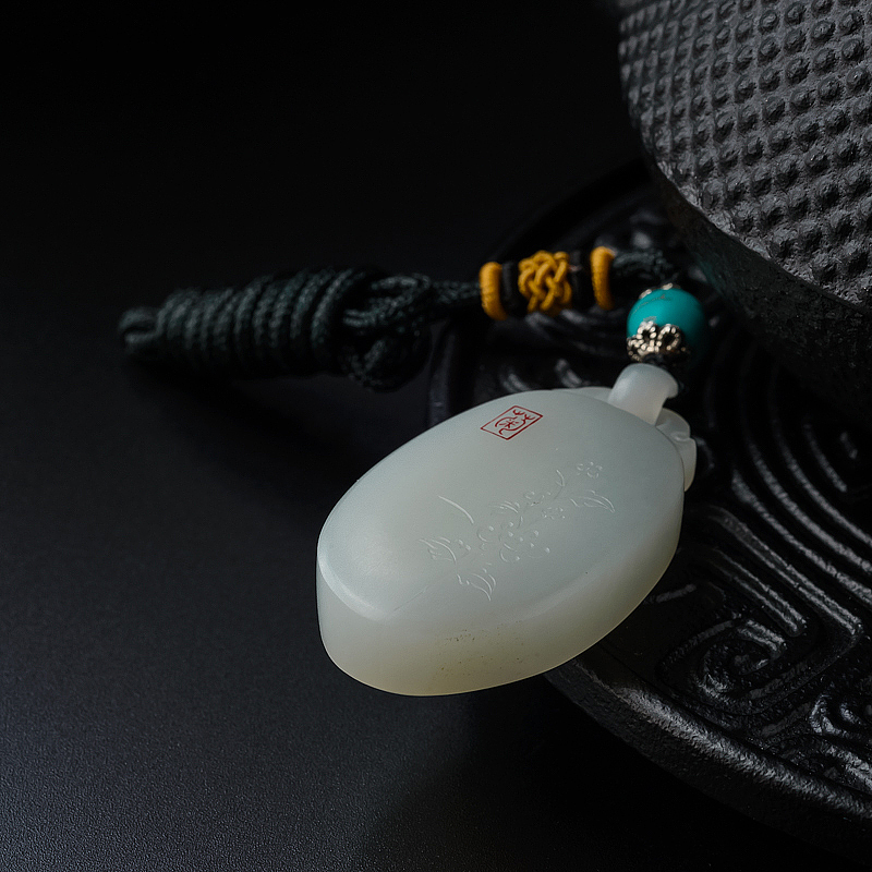 新疆和田玉吊坠-红掌柜