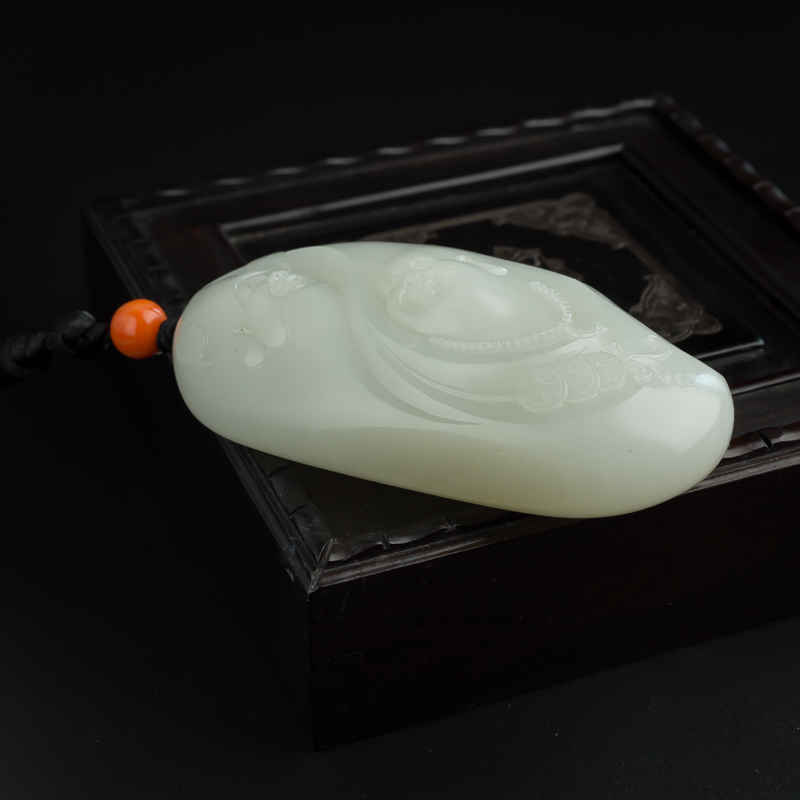 新疆和田玉挂件-红掌柜