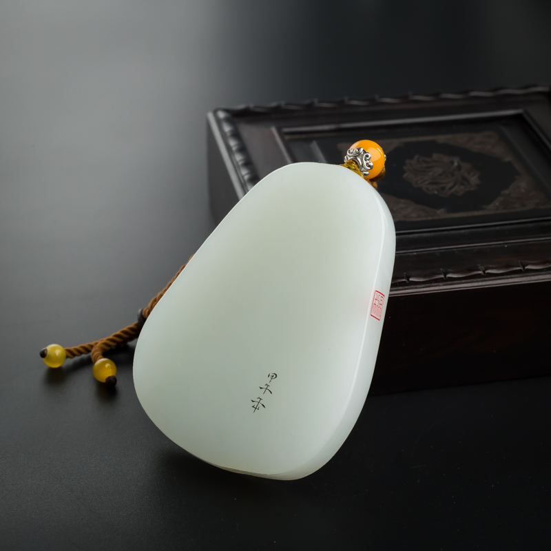 和田玉吊坠-红掌柜