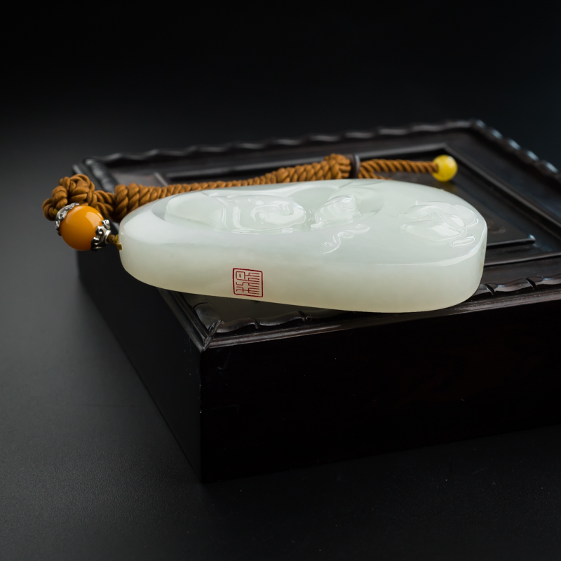 新疆和田玉挂件-红掌柜