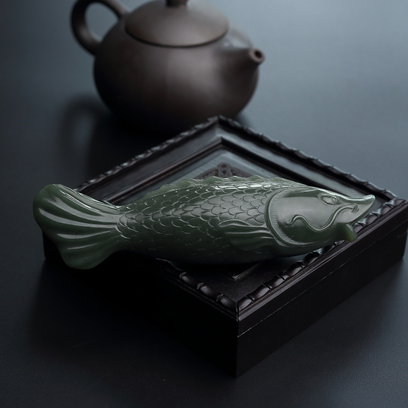 新疆天然和田玉碧玉鱼摆件 - 红掌柜