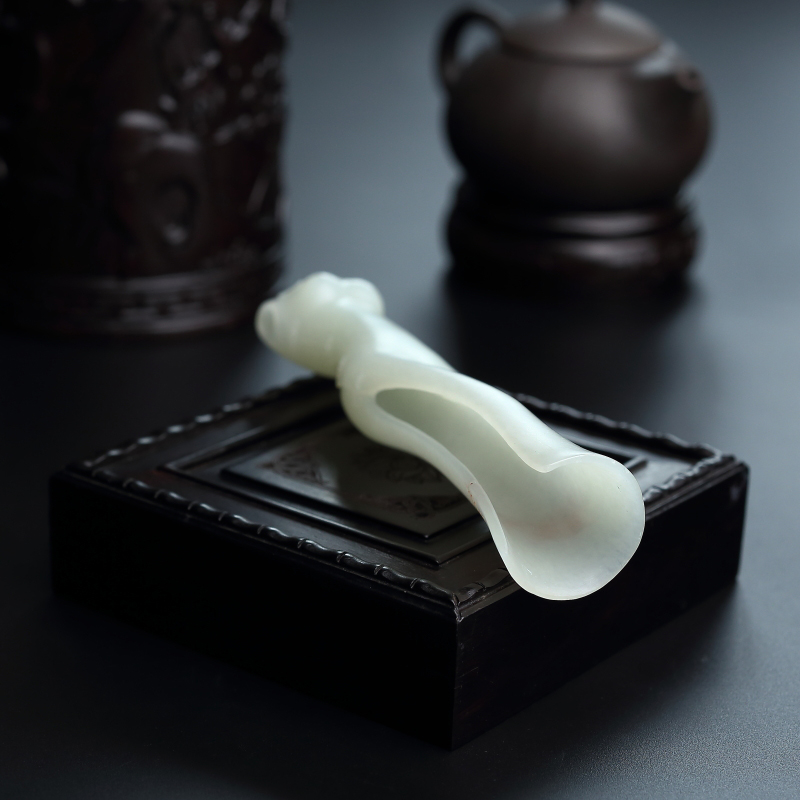 天然和田玉旗袍 - 红掌柜