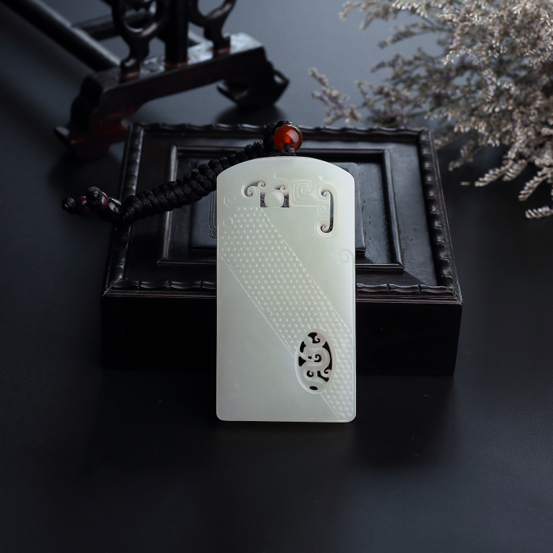 天然新疆和田玉古龙牌吊坠 - 红掌柜