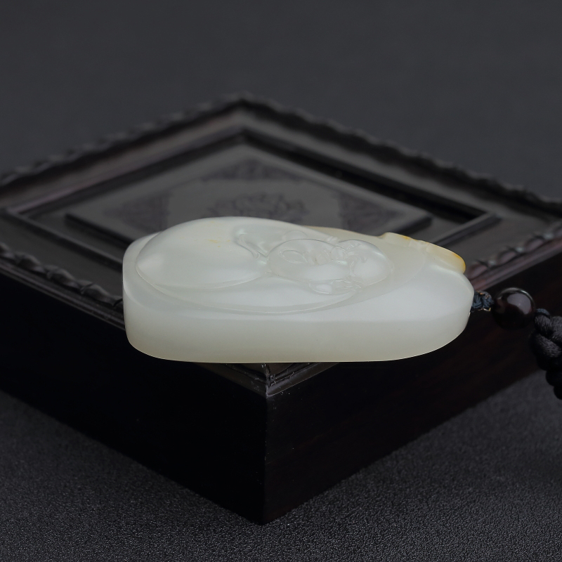 和田青白玉吊坠-红掌柜