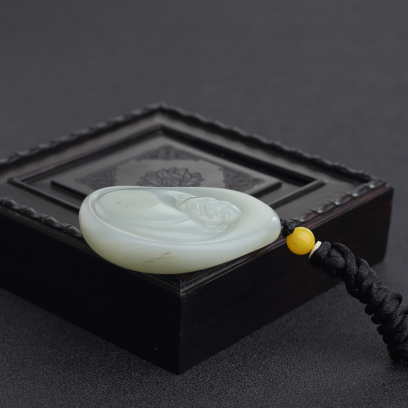 俄罗斯天然籽料青白玉吊坠-红掌柜