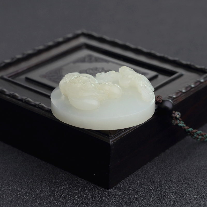 俄罗斯籽料和田青白玉吊坠-红掌柜