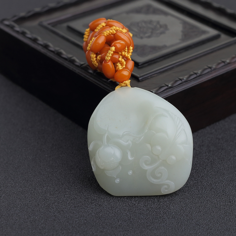 俄罗斯天然籽料青白玉连年有余吊坠-红掌柜