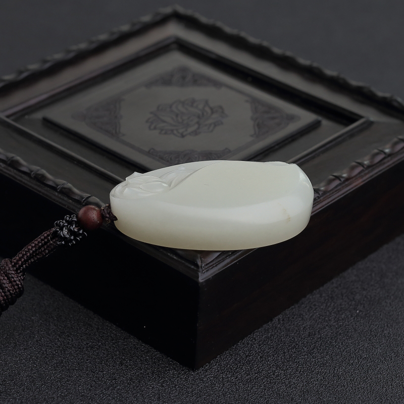 俄罗斯天然籽料青白玉吊坠-红掌柜