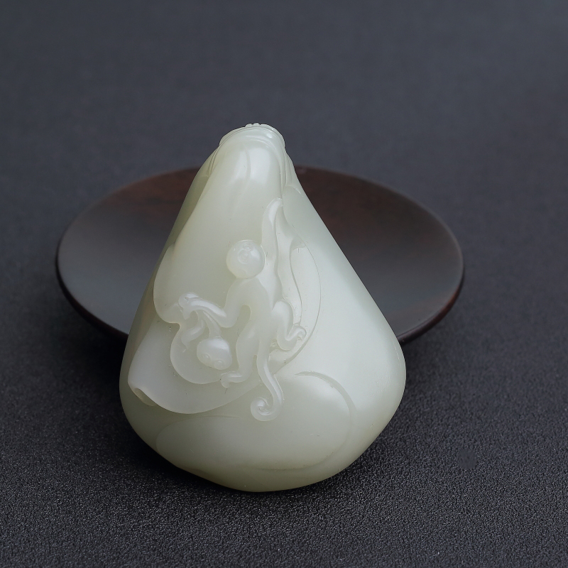 新疆天然籽料和田青白玉招财进宝手把件 - 红掌柜