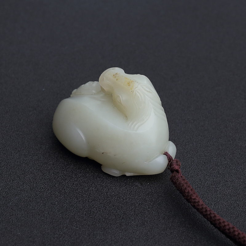 天然籽料和田青白玉马上封侯手把件 - 红掌柜