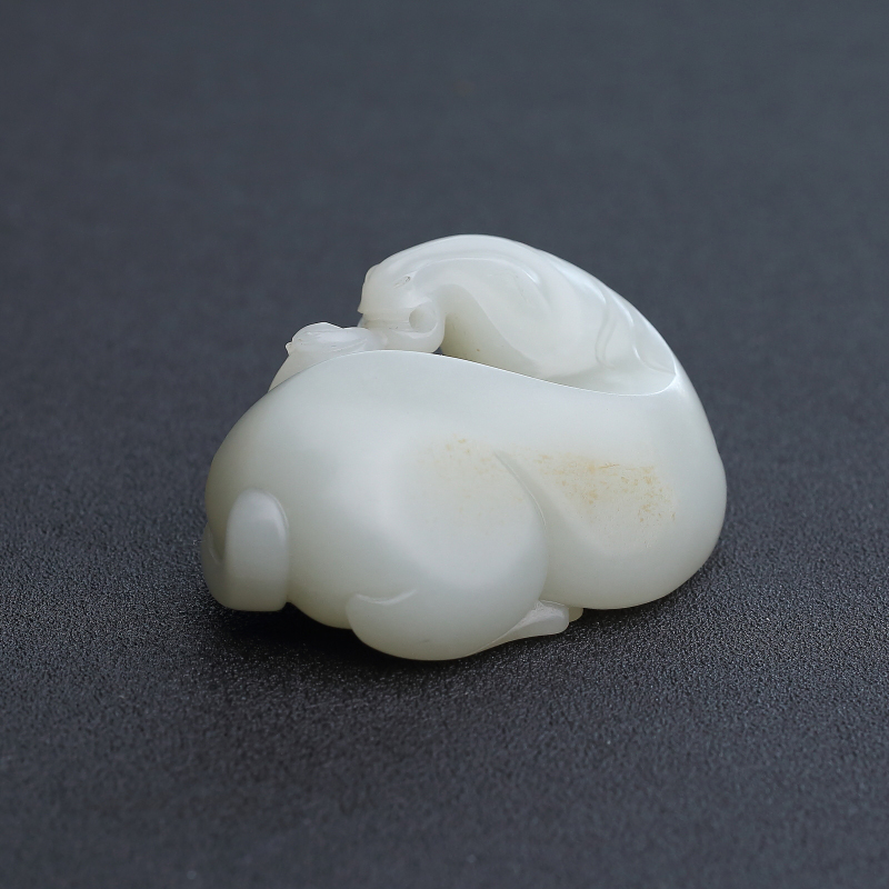 新疆和田青白玉马上封侯手把件 - 红掌柜