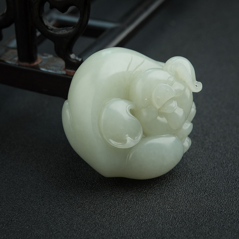 和田玉招财猪吊坠-红掌柜