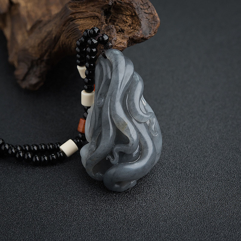 新疆俏色和田玉美女吊坠-红掌柜