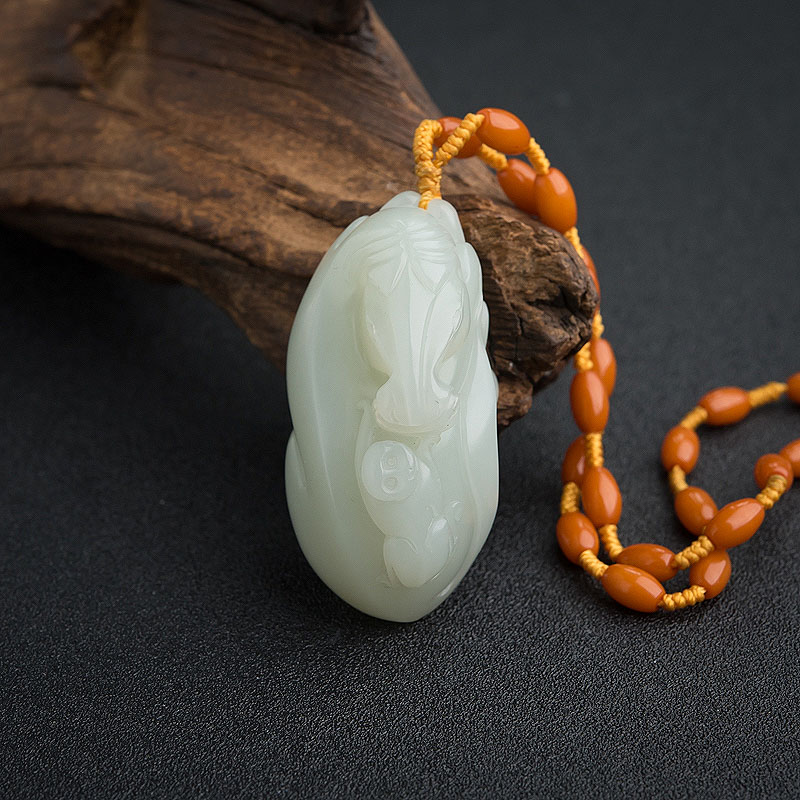 新疆和田青白玉籽料马上封侯吊坠-红掌柜