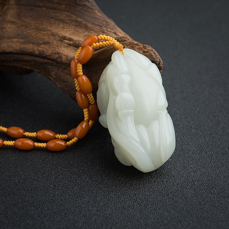 新疆和田青白玉马上封侯吊坠-红掌柜