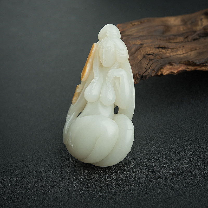 新疆俏色和田玉籽料美女吊坠-红掌柜