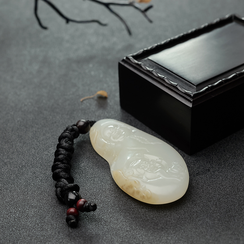 新疆俏色和田玉籽料佛吊坠 - 红掌柜