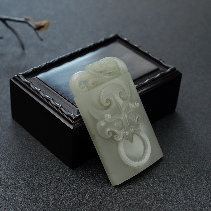 新疆青白玉籽料椒图吊坠 - 红掌柜